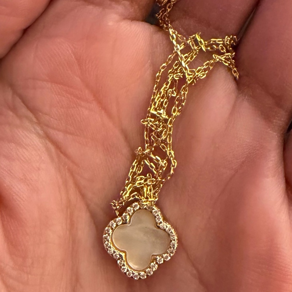 VC Brand Elegant Gold and Cream Pendant Necklace - Picture 2 of 4